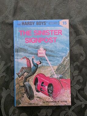 The Hardy Boys: The Sinister Signpost #15 Hardcover